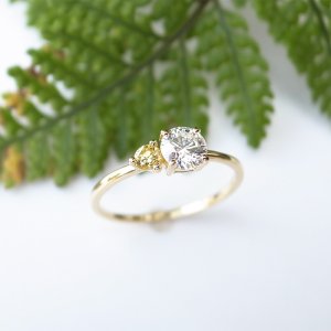 画像: The RING D/VVS1/0.358ct &  FancyIntenseYellow/SI2/ 0.076ct  中央宝石研究所ソーティング付