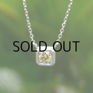 画像: The Neckless  Fancy Intense Yellow/I-1/ 0.129ct  AGTソーティング付
