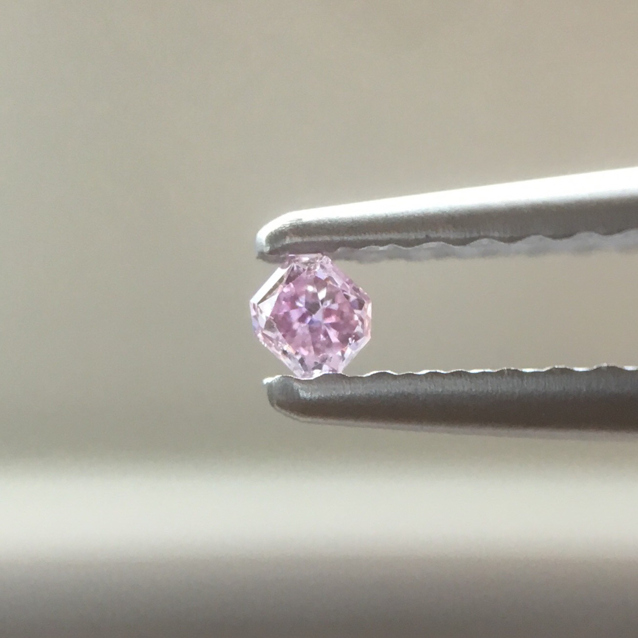 送料無料/新品 裸石 ルース 0.102ct ダイヤモンド 天然 ダイヤ パープル ピンク その他