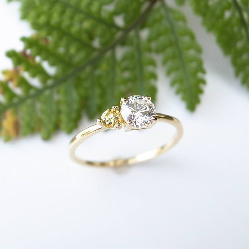 画像1: The RING D/VVS1/0.358ct &  FancyIntenseYellow/SI2/ 0.076ct  中央宝石研究所ソーティング付 (1)