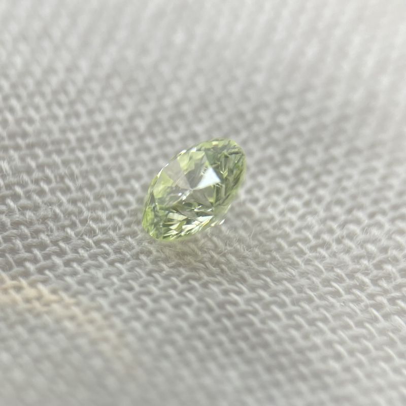 画像2: 裸石 0.241ct Fancy Light Yellow Green SI-2 中央宝石研究所ソーティング付 (2)